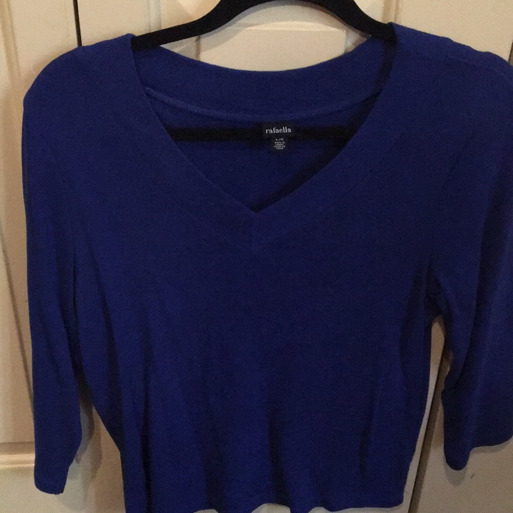 Size L Rafaella V Neck top